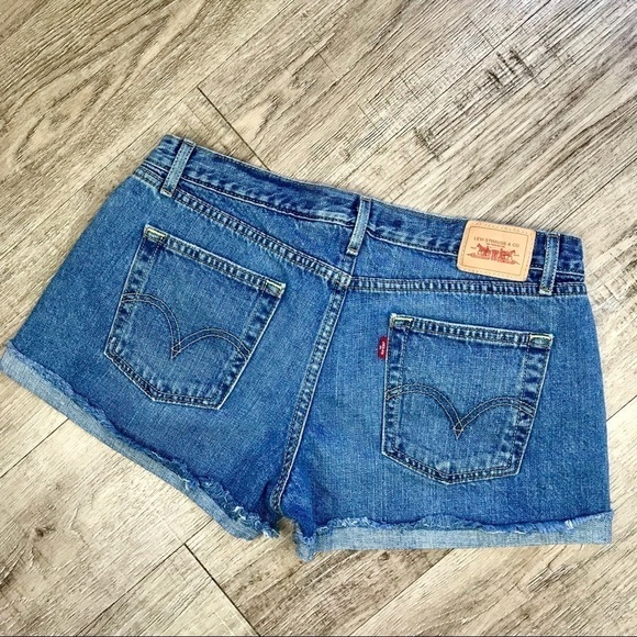 LEVI’S Denim Boyfriend Shorts - Picture 2 of 6